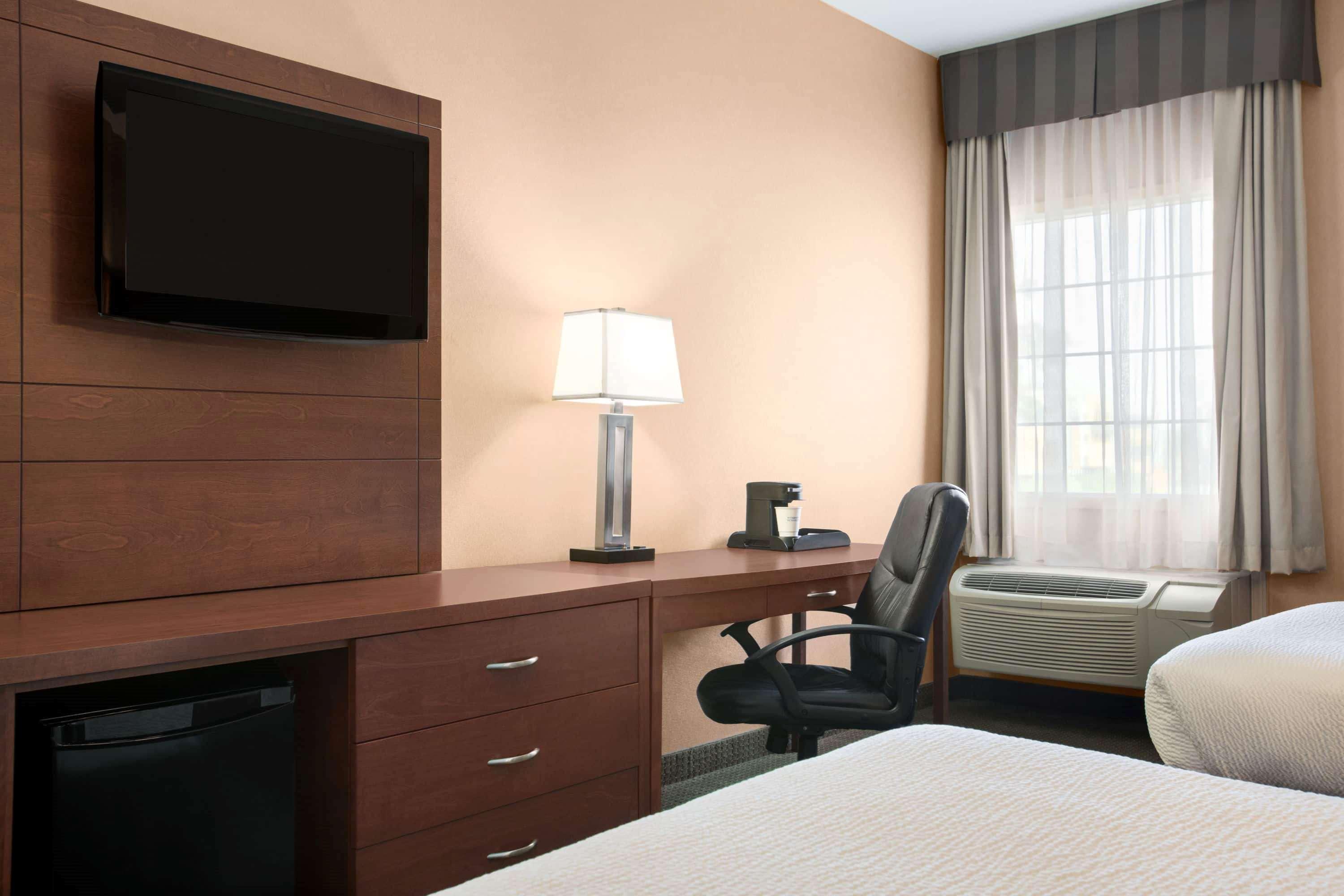 Days Inn By Wyndham Гуэлф Экстерьер фото