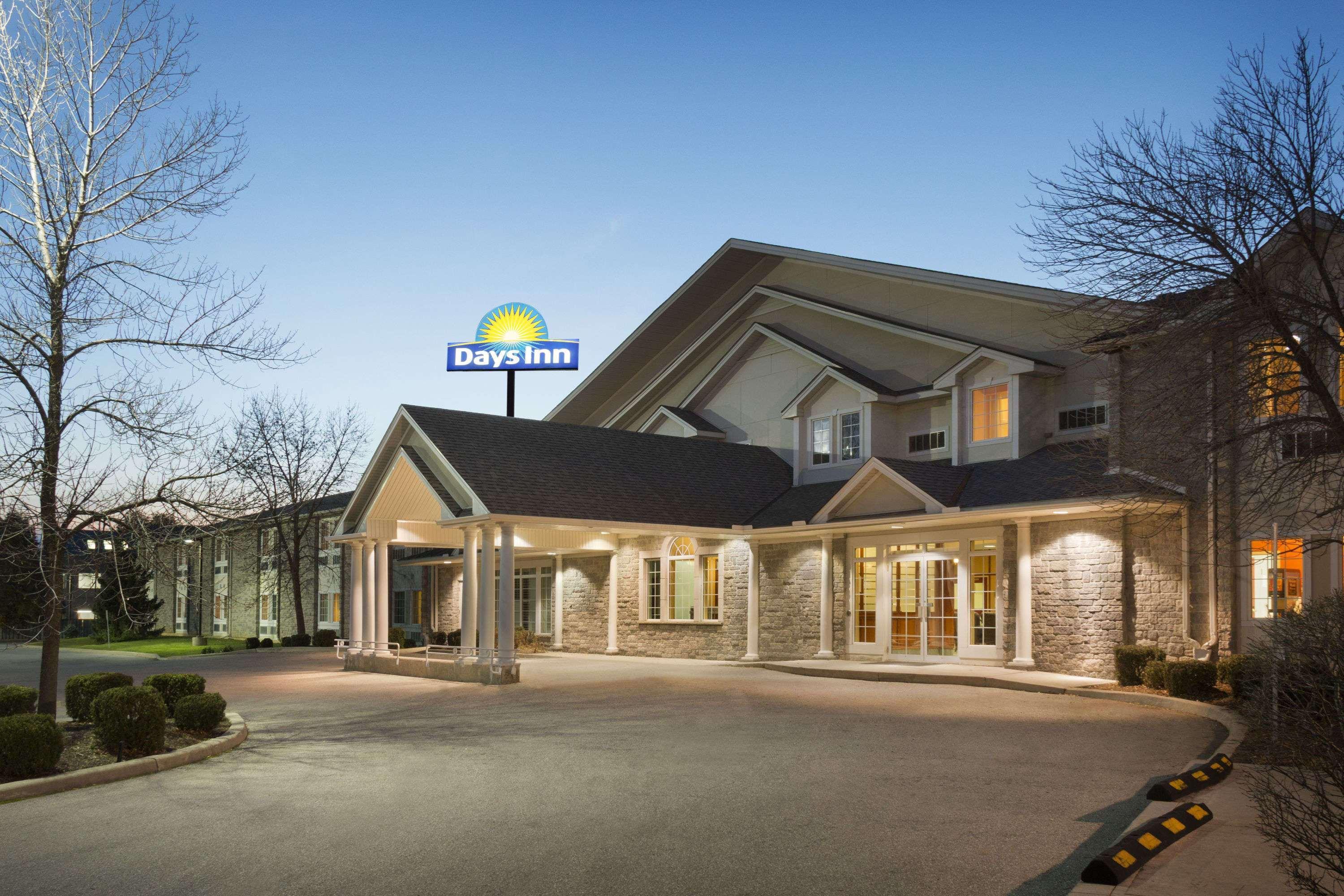 Days Inn By Wyndham Гуэлф Экстерьер фото