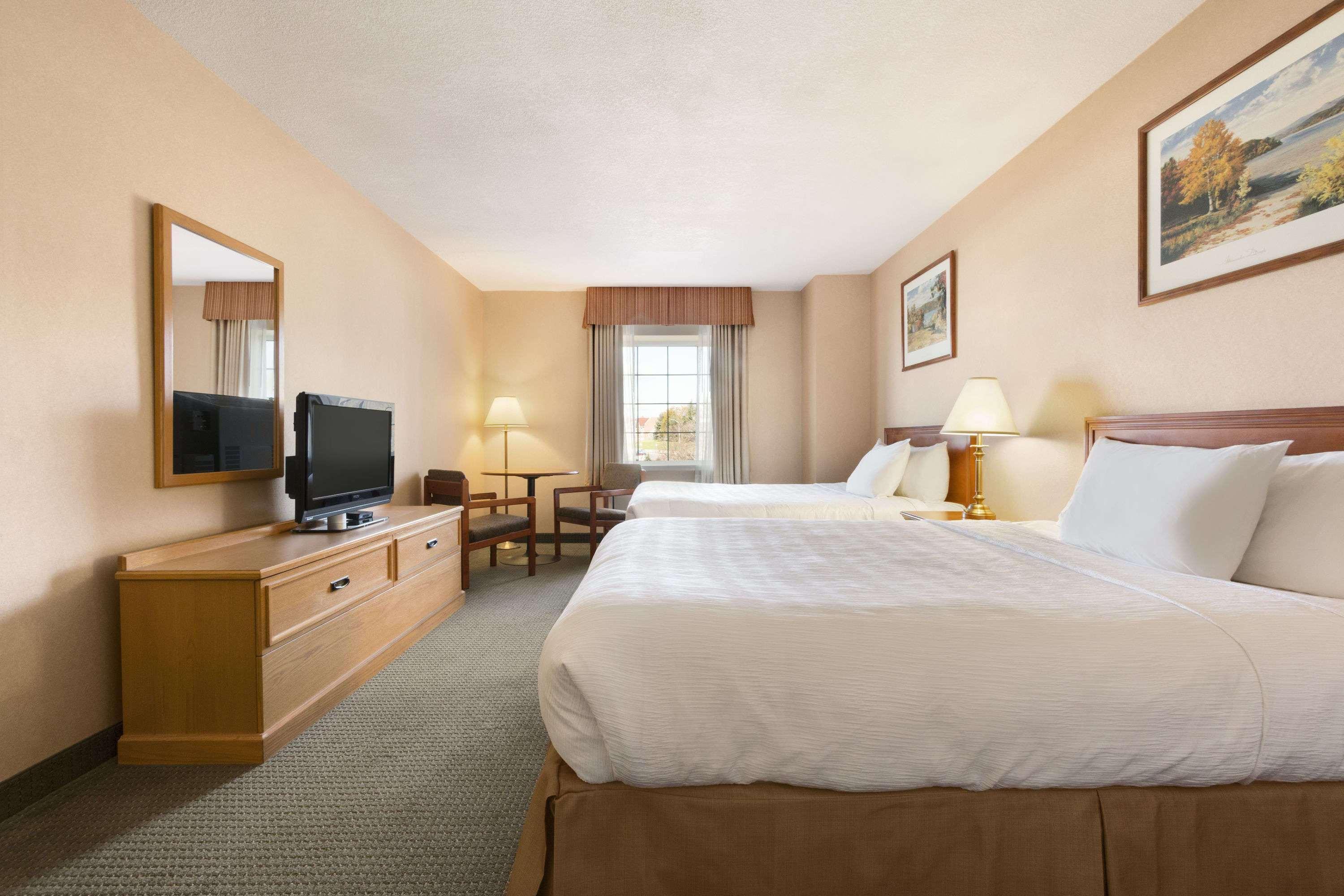 Days Inn By Wyndham Гуэлф Экстерьер фото